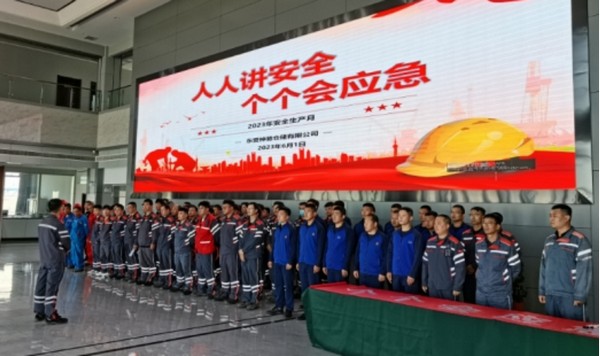 誓言鏗鏘,守護安全——--倉儲公司安全生產月啟動暨安全承諾簽字儀式
