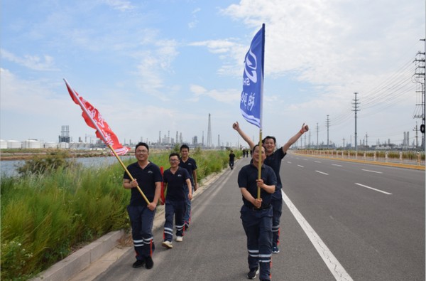 共享團隊活力,暢享海邊徒步 ▏山東SBOBET利记石化有限公司組織管理層團建活動